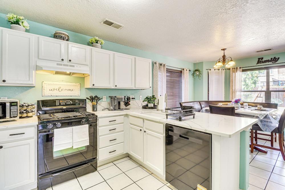 11 Mi to River of Lights: Family Home w/ Yard