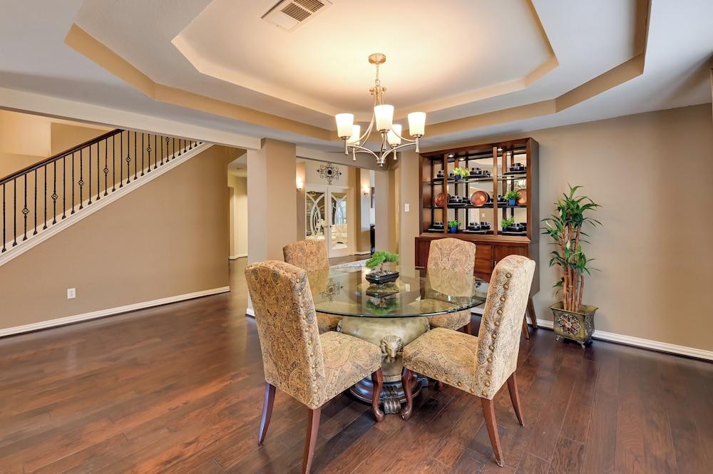 7 Mi to Lewisville Lake: Spacious Denton Home