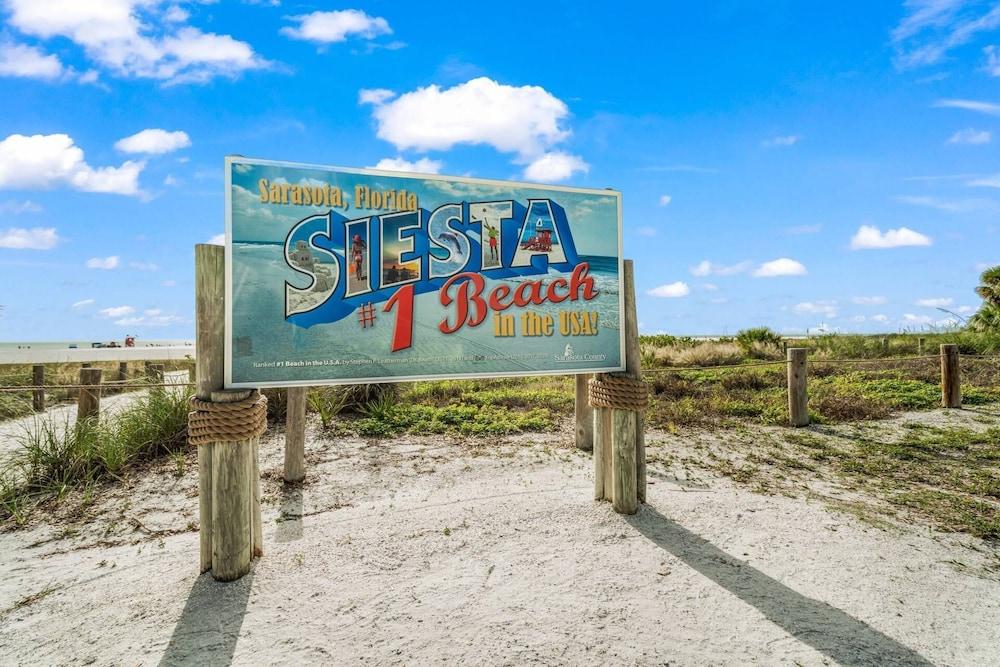 Lulu's Crescent Cottages - Entire two Unit Complex