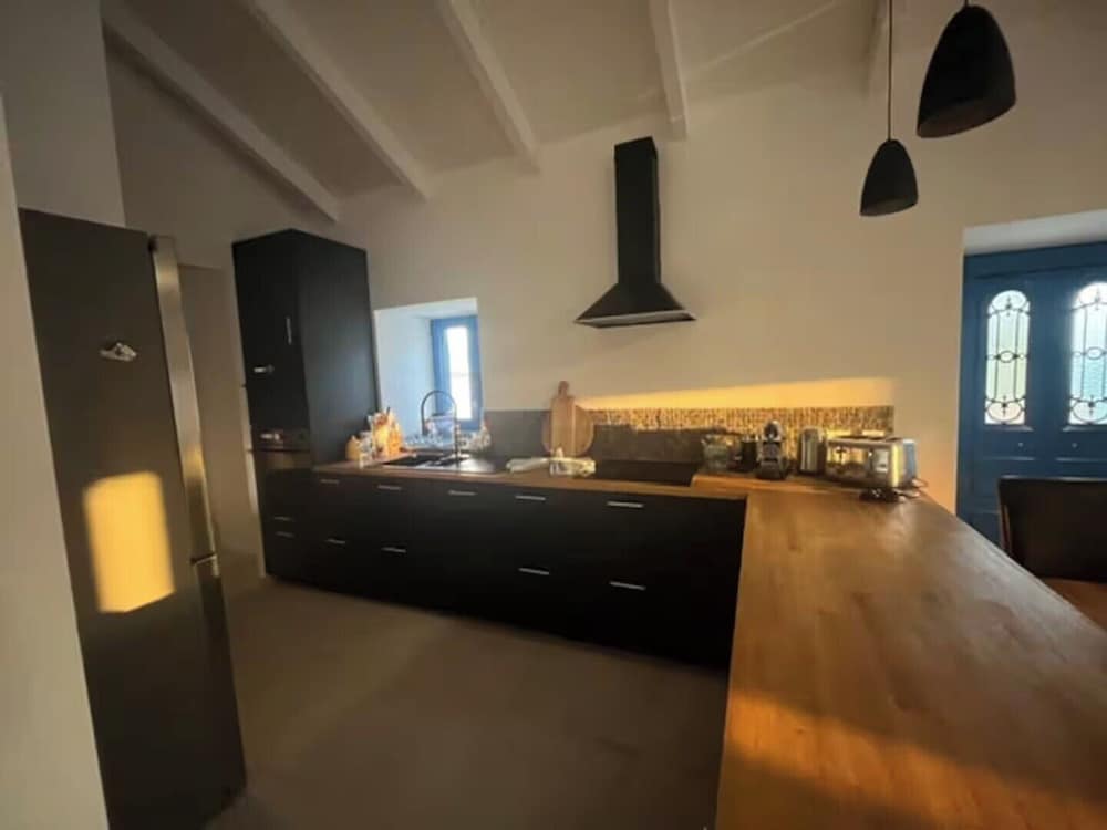 The White House Evgrious, Sleeps 4, Close to Beach