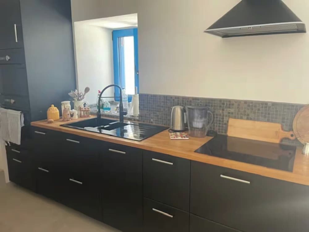 The White House Evgrious, Sleeps 4, Close to Beach