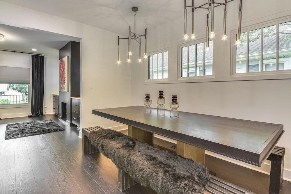 Walk to Uptwn Lexington: Modern Retreat w/ Porch!