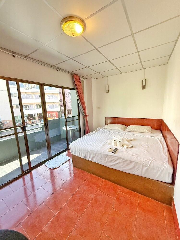 Malee Guesthouse & Restaurant