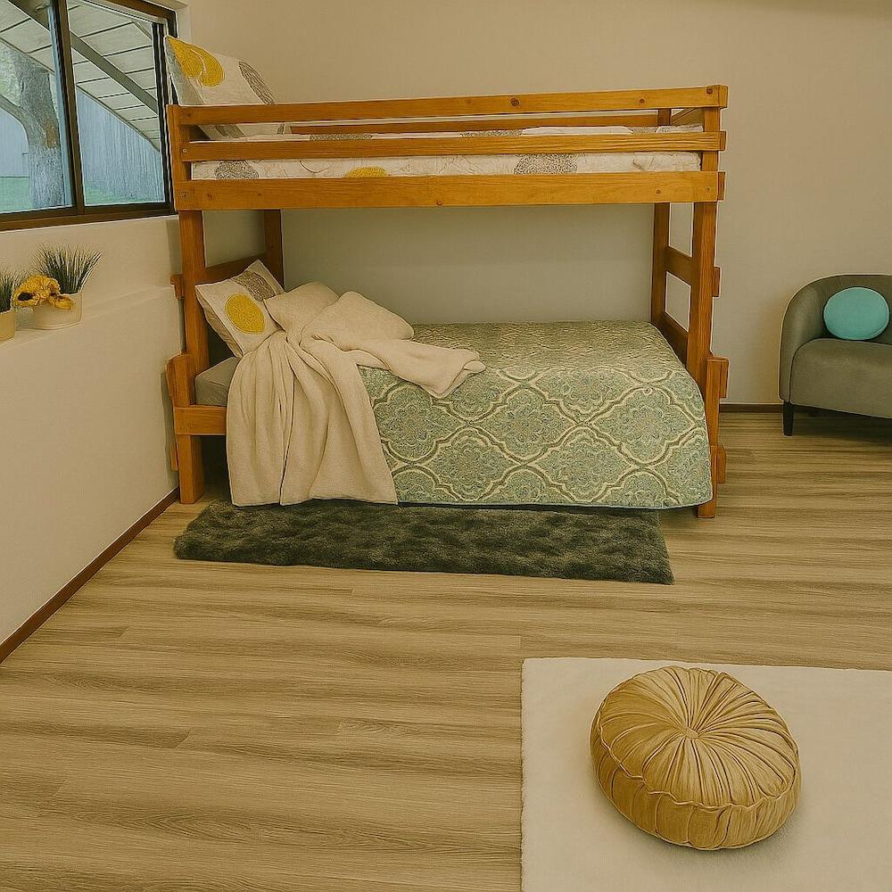 Beautiful House with Yard in Bellevue