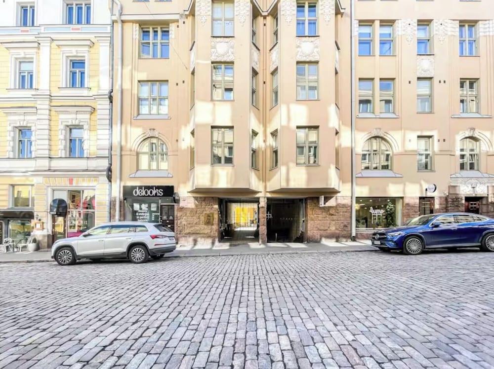 5 Room Apartment by the Esplanade Park