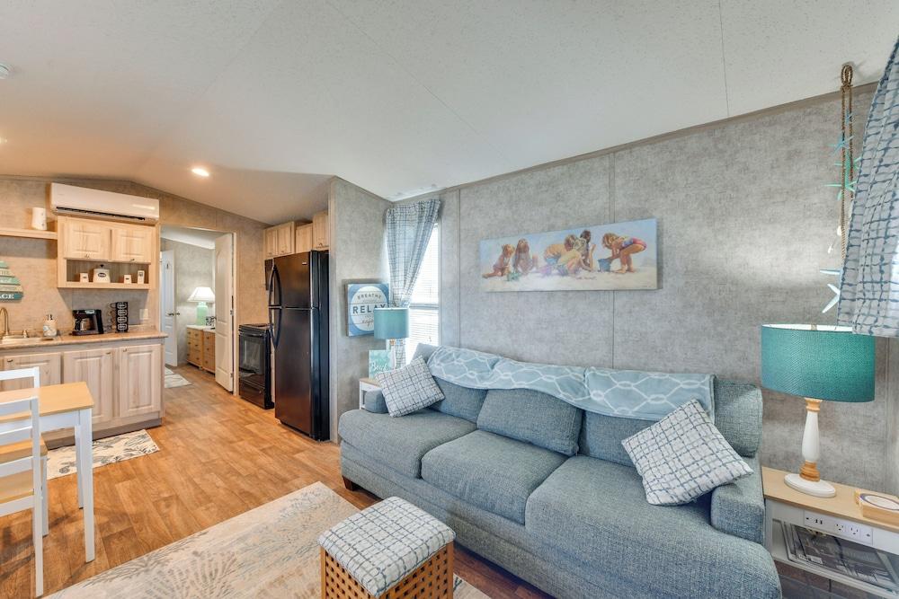 2 Mi to Anna Maria Island: Newly Built Home!