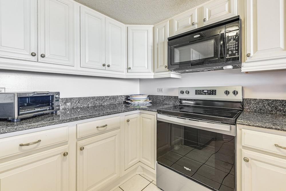 Ocean View & Pool Access: Condo in Myrtle Beach