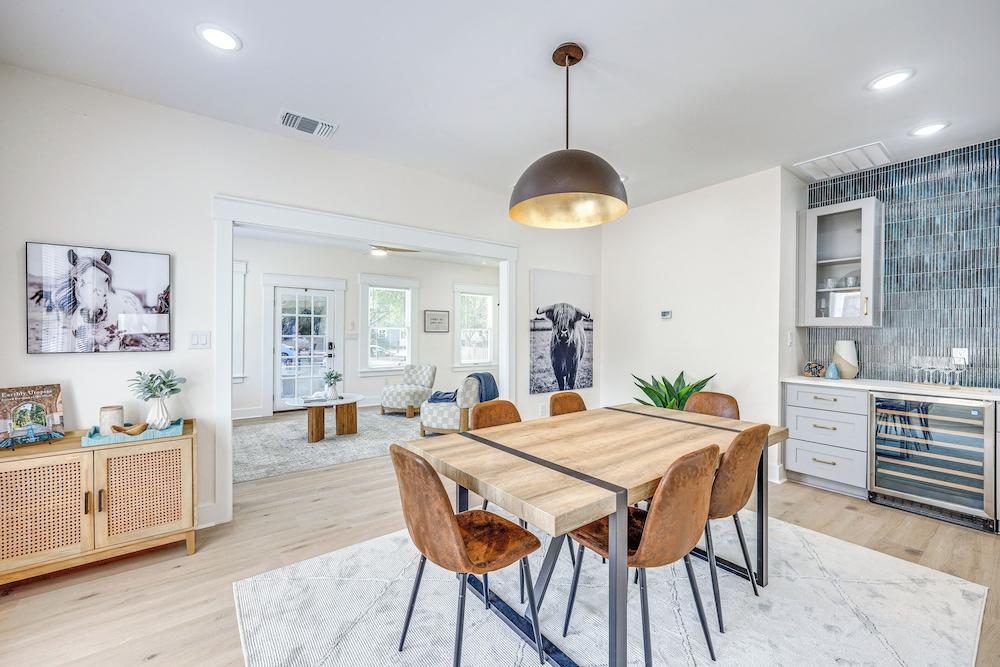 1 Mi to Dtwn: Family Home in San Antonio!