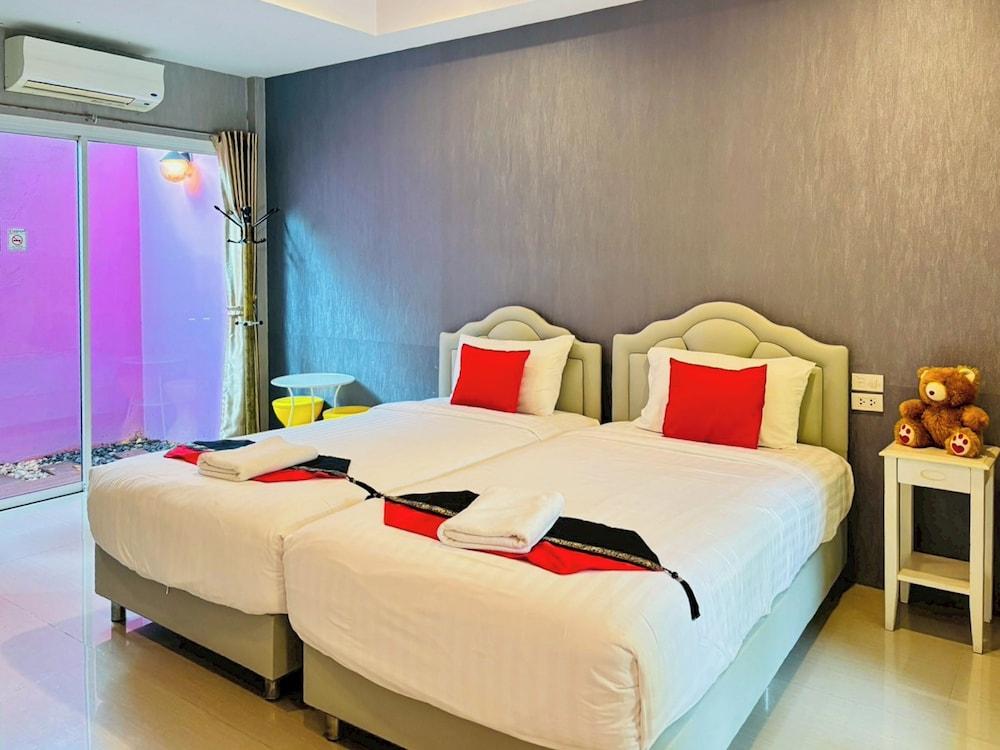 Baan Phing Phu Praew Cha-Am