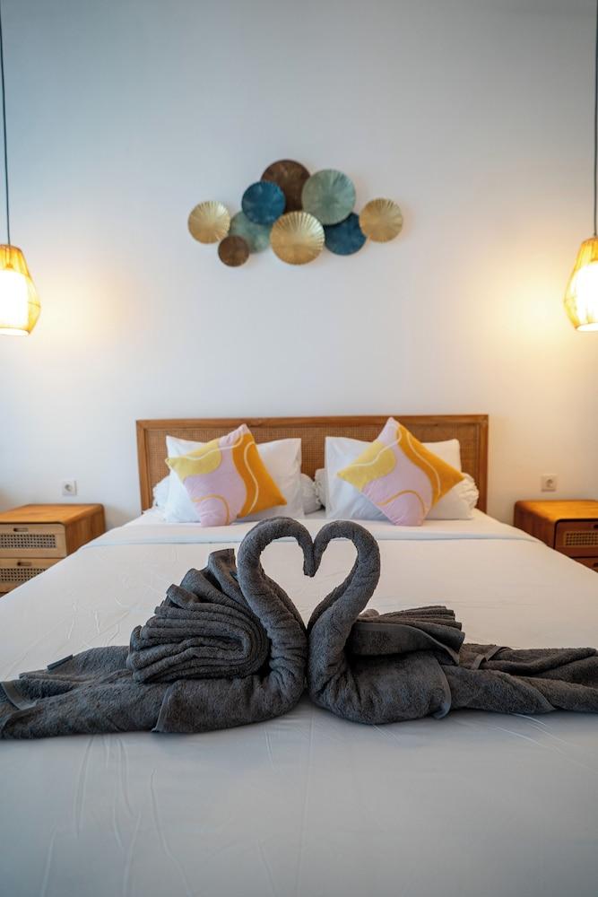 Casa Lova - Luxury 2 BR Villa with Pool