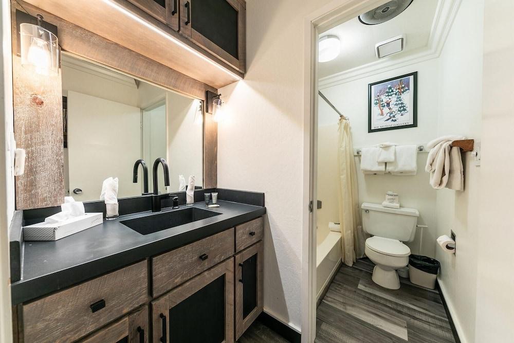 242 Bldg C 1 Bedroom Condo