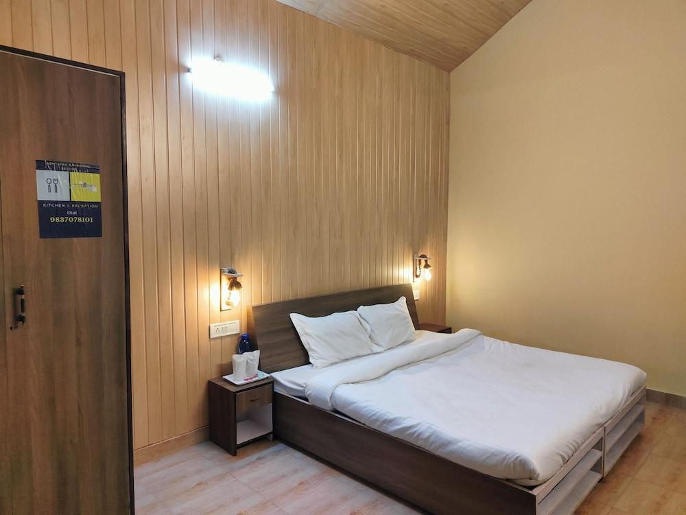 Ashtapad Saamaayik Resort