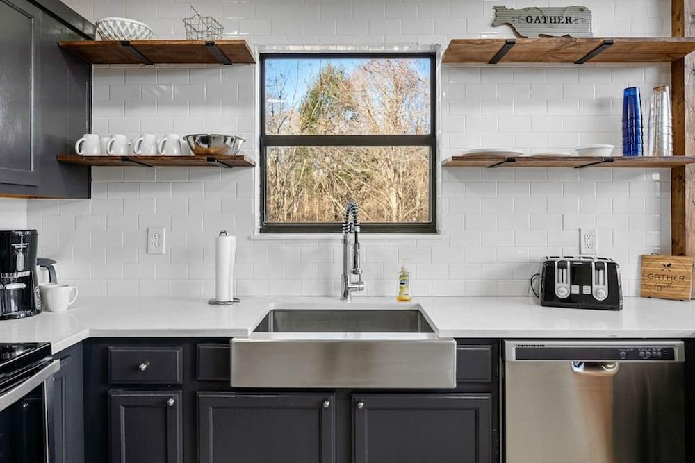 Dog Friendly Views Hot Tub Close to PF Gsmnp