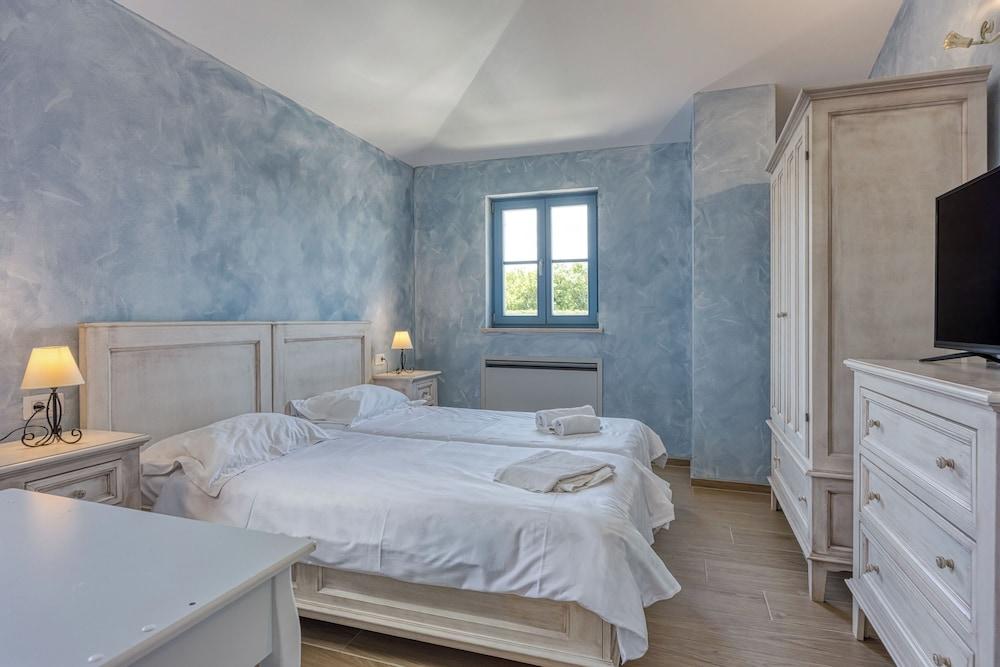 Villa Mali Vareski With Pool