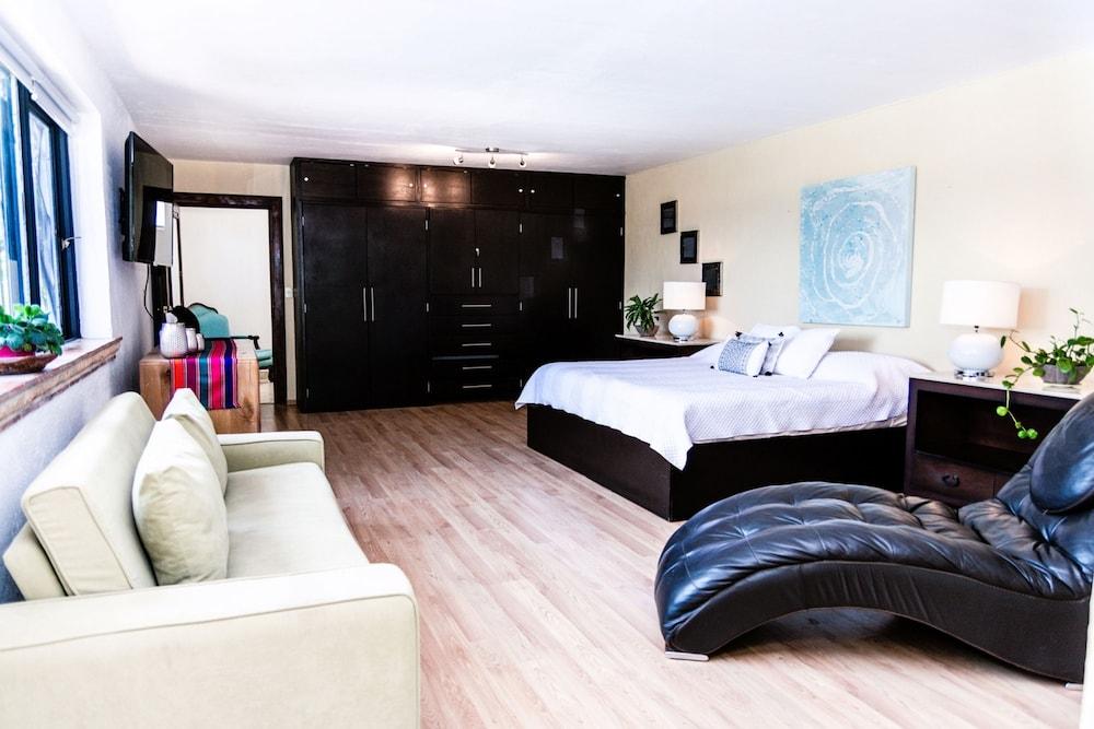 Anana Rancho San Rafael Pool and Lake Views