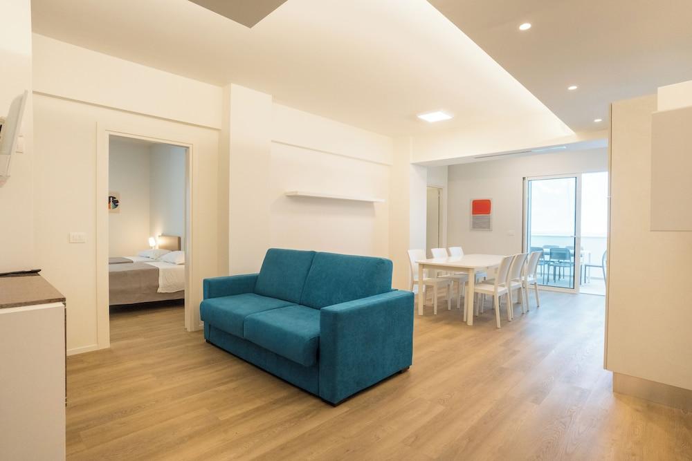 Pineto suites Ac pool and Beach