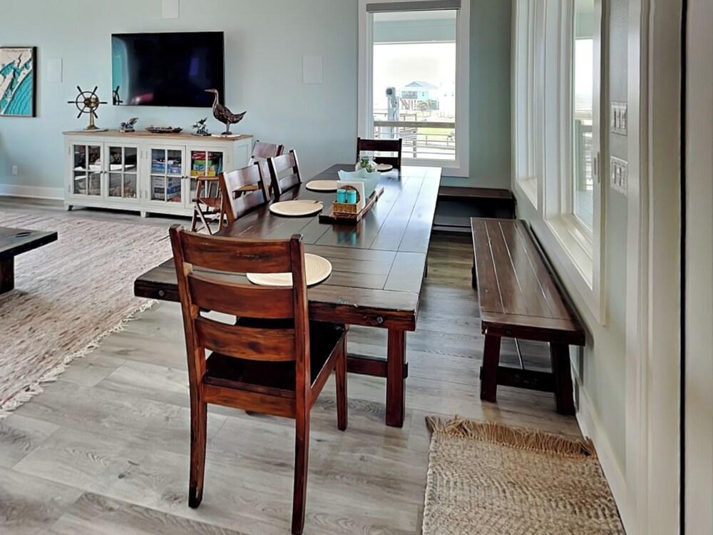 The Salty Dog at Copano Bay by Miss Kitty’s