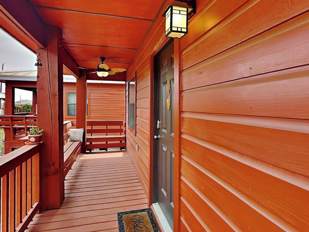 SabaiDii Guesthouse A & B by Miss Kitty’s