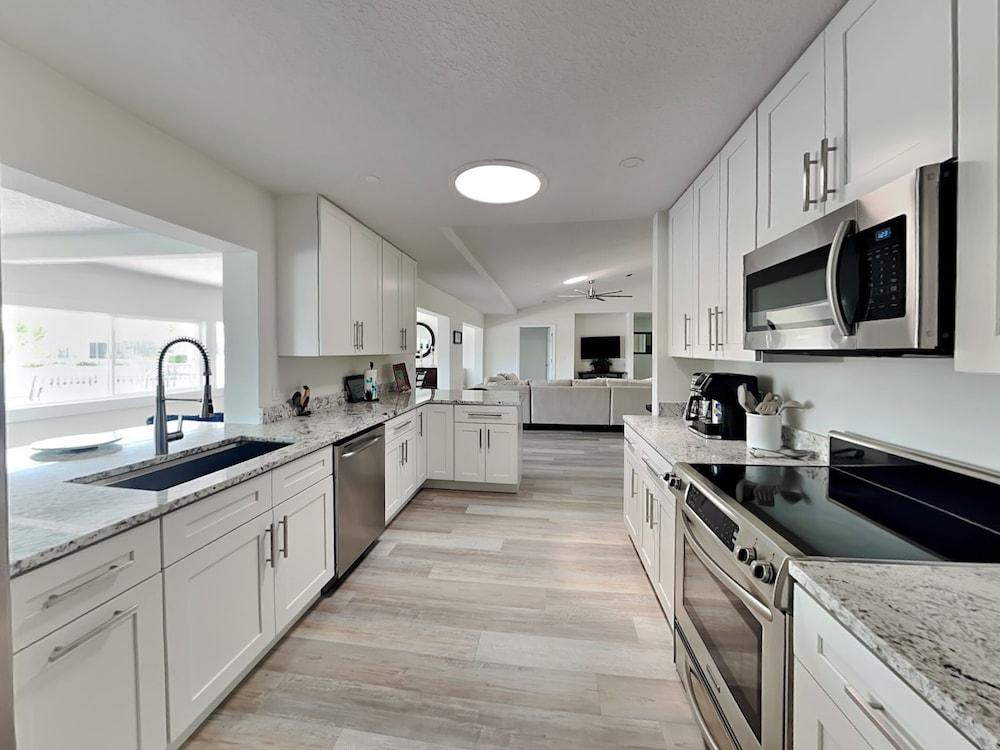 Dolphin View Oasis by Distinctive Beach Rentals