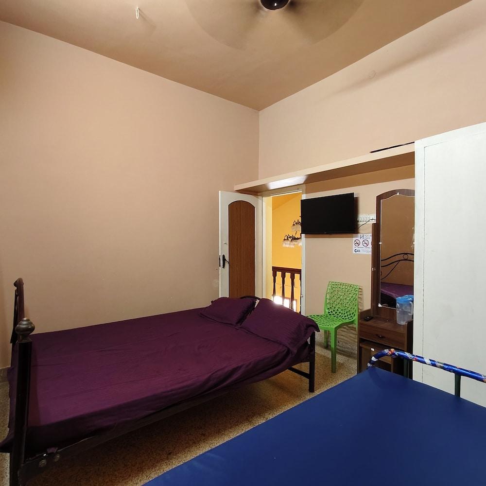 Square & Dormitory Stays