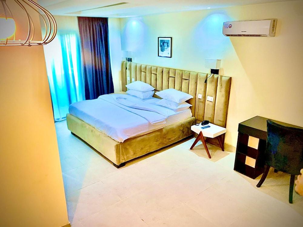 Slavan Suites & Apartments