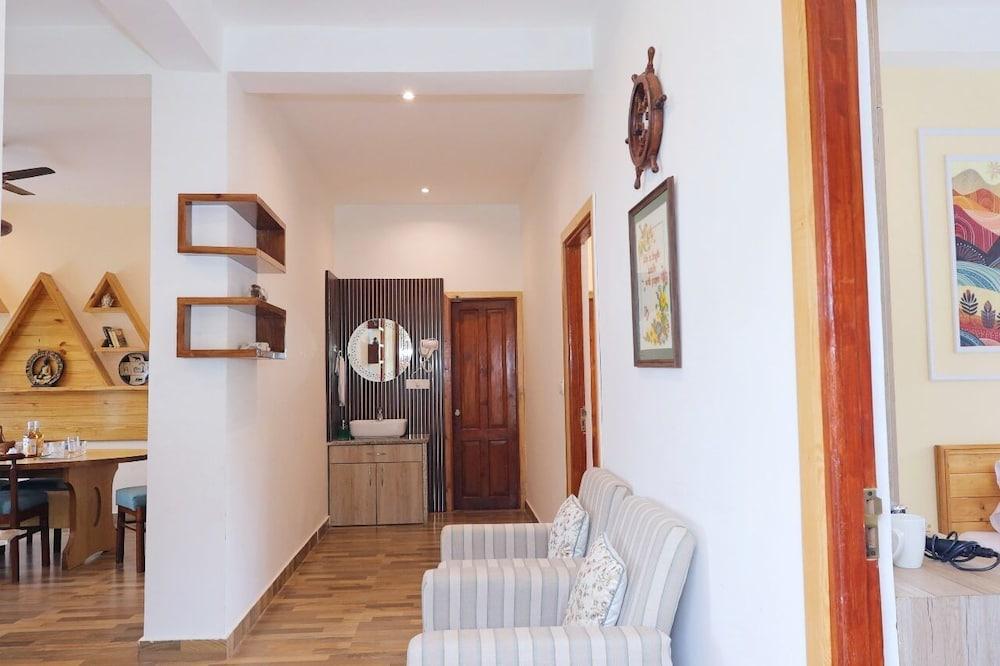 Dawn's Embrace by Oakwood