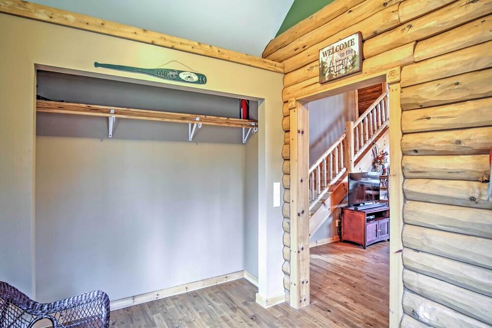 Remote Pentwater Cabin in the Woods: 5 Mi to Dtwn