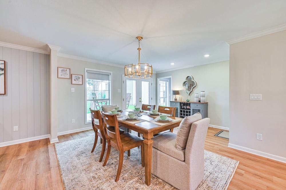 Patio, Yard, Views: Modern Home in Longview