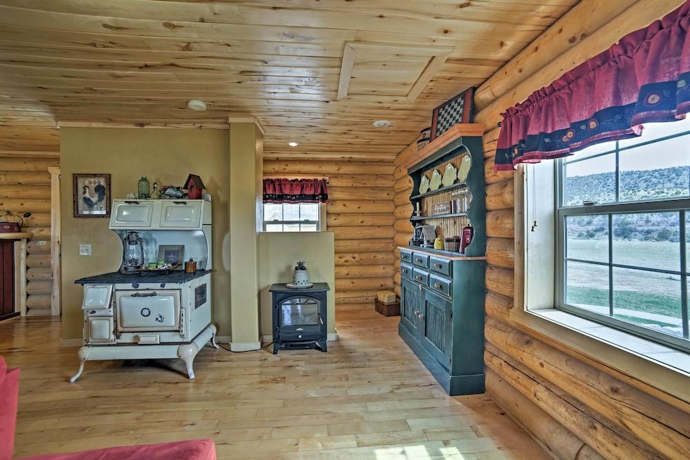 Rustic Cabin Near Palisade State Park w/ Deck!
