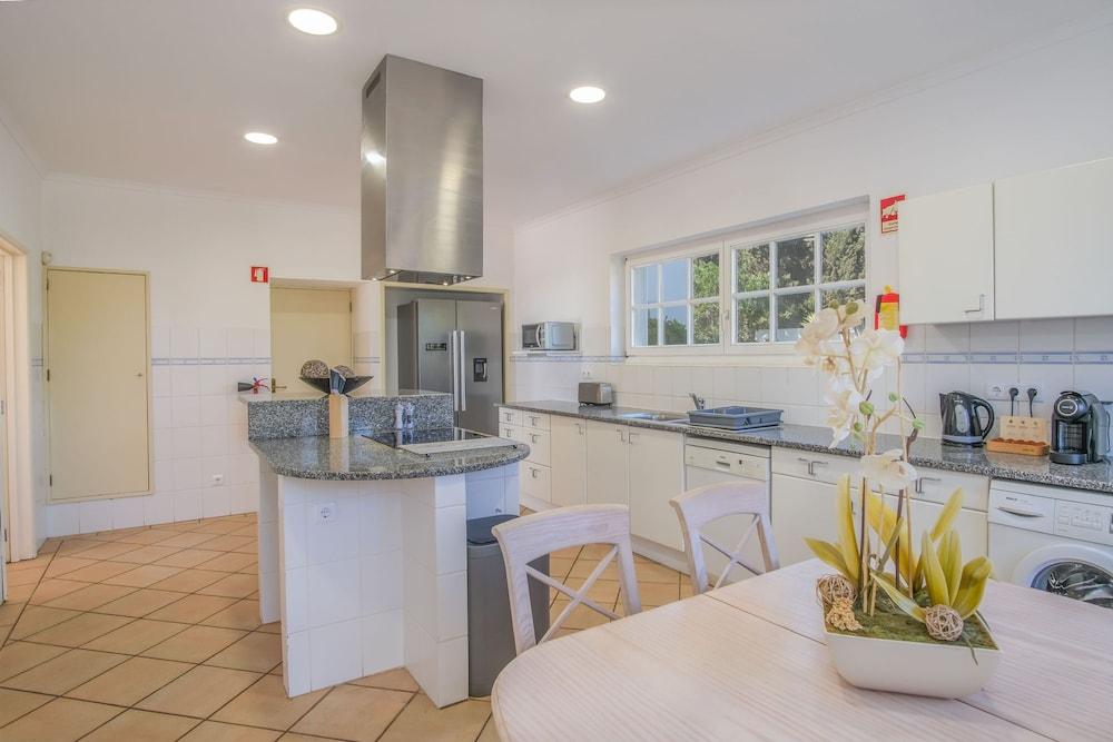 Vale Verde in Lagos With 6 Bedrooms and 4 Bathrooms