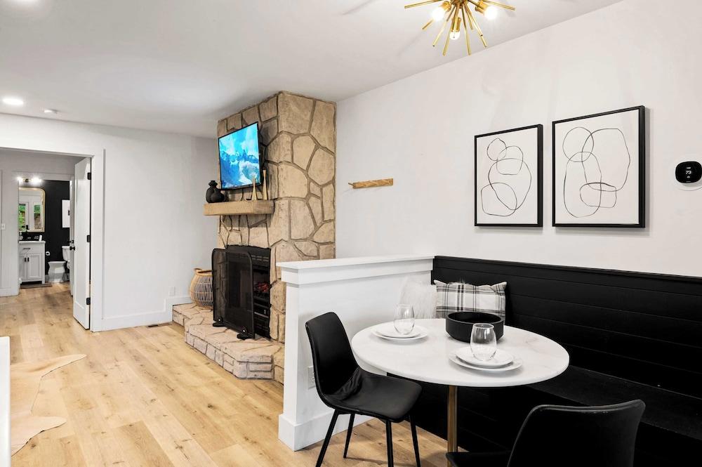 Arcade, Playground, Indoor Pool, Hot Tub, Firepit Minutes From Dollywood & National Parks 2 Firefly Mountain Suites by Avantstay