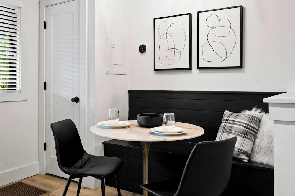 Sleeps 18 3 Suites at Firefly Mountain Lodge Indoor Pool, Hot Tub, Game Room, Firepits & Dining Spaces Just Minutes From Dollywood and Gatlinburg