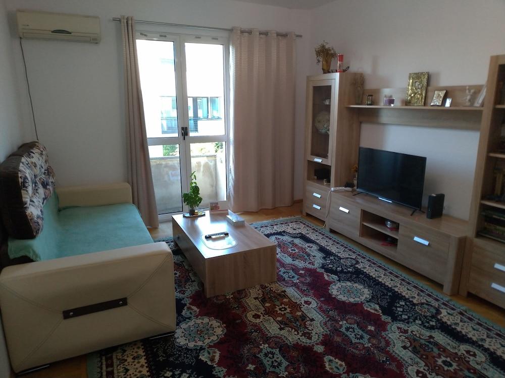 Appartment 3 Rooms, Splendid Position, 1 Minut of Walk to the Black Sea