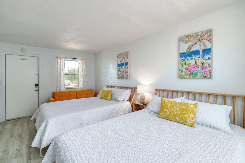 Pineapple Shores Retro Inn