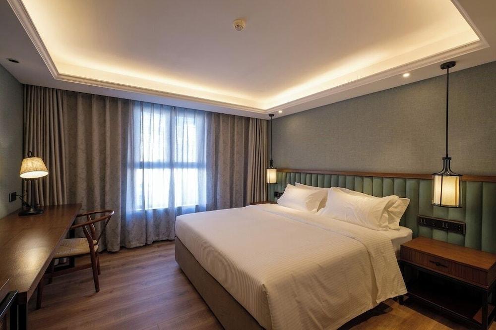 Moon River Puyue Hotel