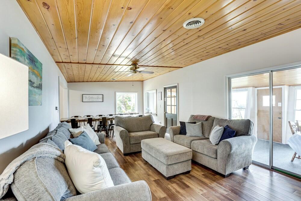 Fisher's Paradise: Lakefront Cottage in Baldwin!