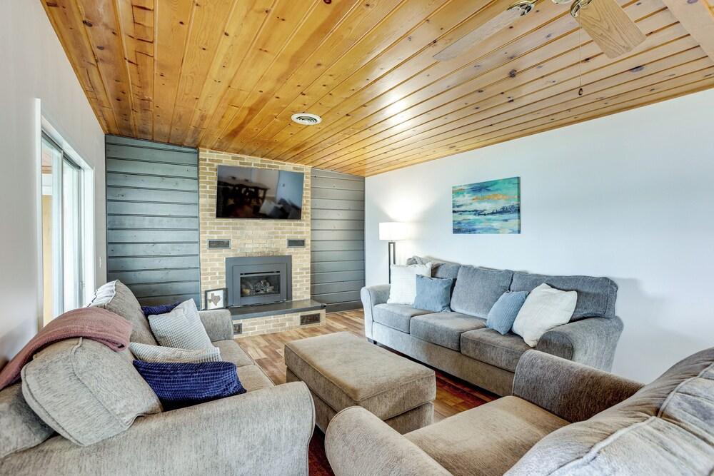 Fisher's Paradise: Lakefront Cottage in Baldwin!