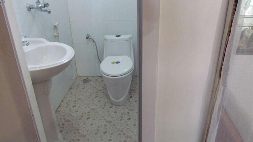 Jambiani Transit Hostel