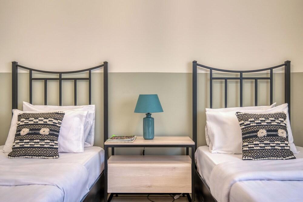 Vinyl 3-Bedroom Apartment in Zouk Mikael