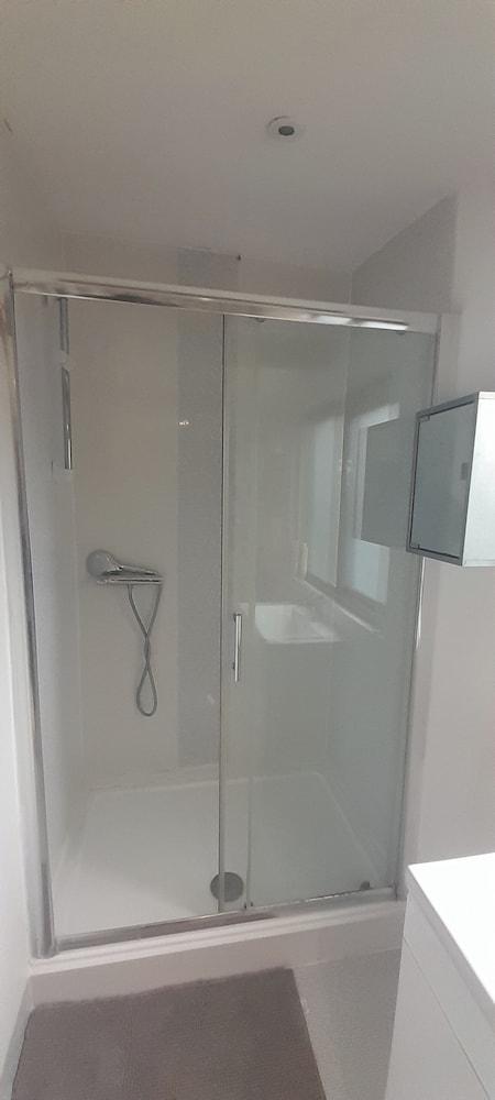 Pet Friendly - 4 Guests - 13 min to the Beach