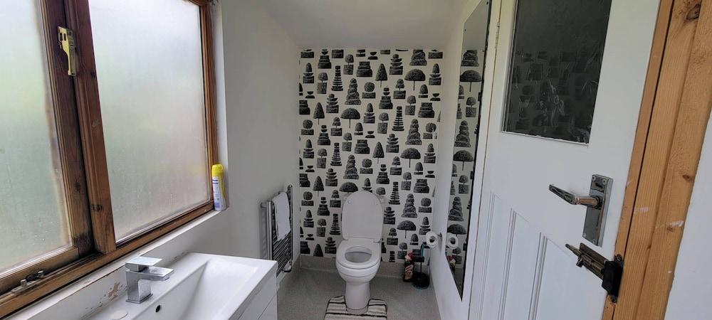 Pet Friendly - 4 Guests - 13 min to the Beach