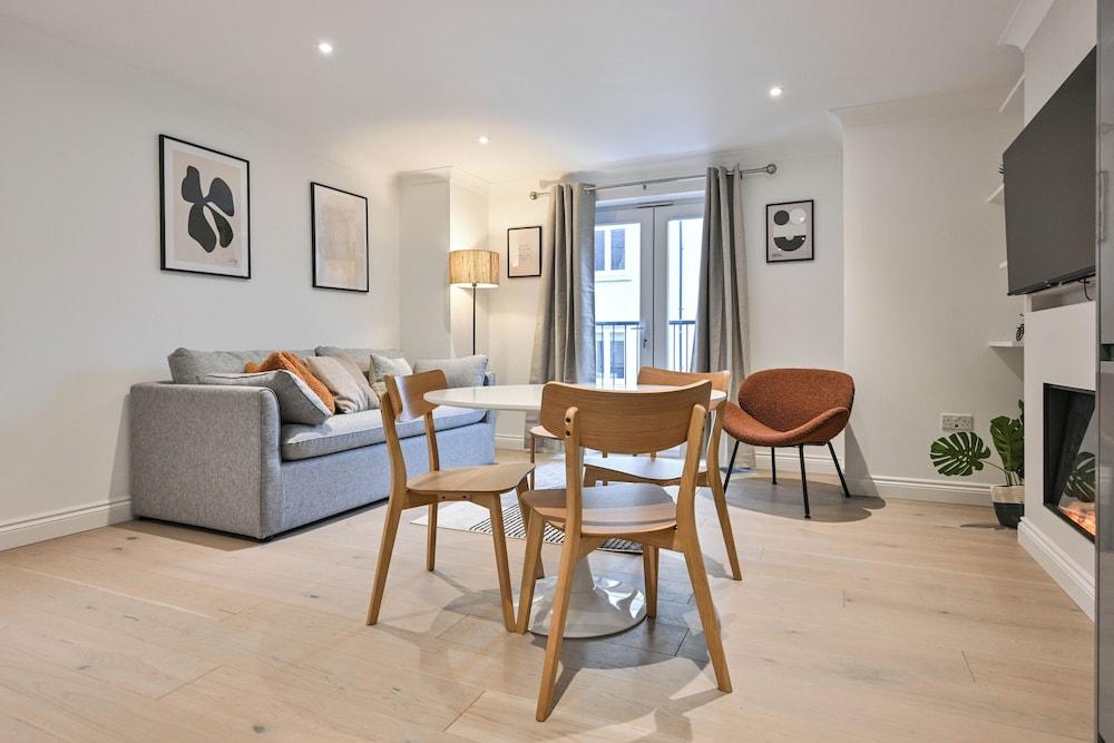 Somerset Coach House