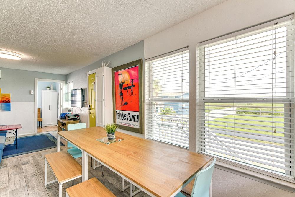 Walk to Beach: Galveston Family Getaway w/ Patio