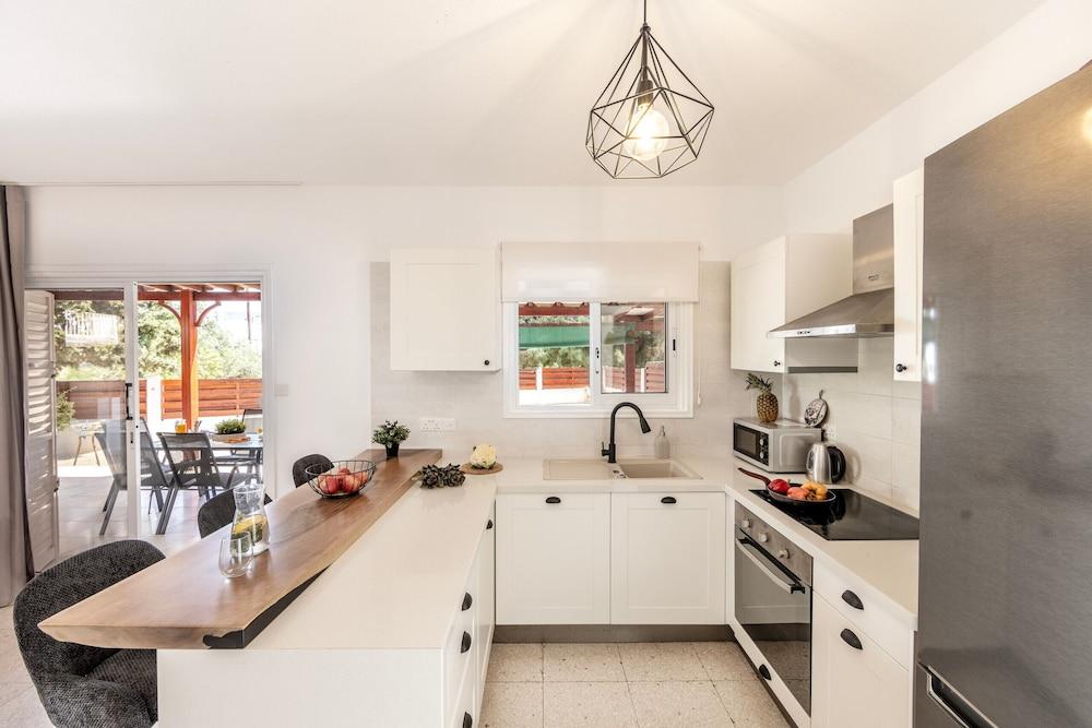 Larnaca Seaside Villa Marina 44