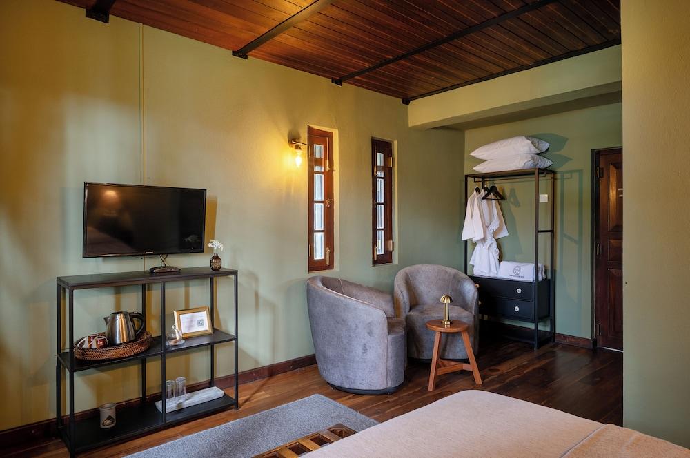 Tathya Hills - Luxe Garden Retreat