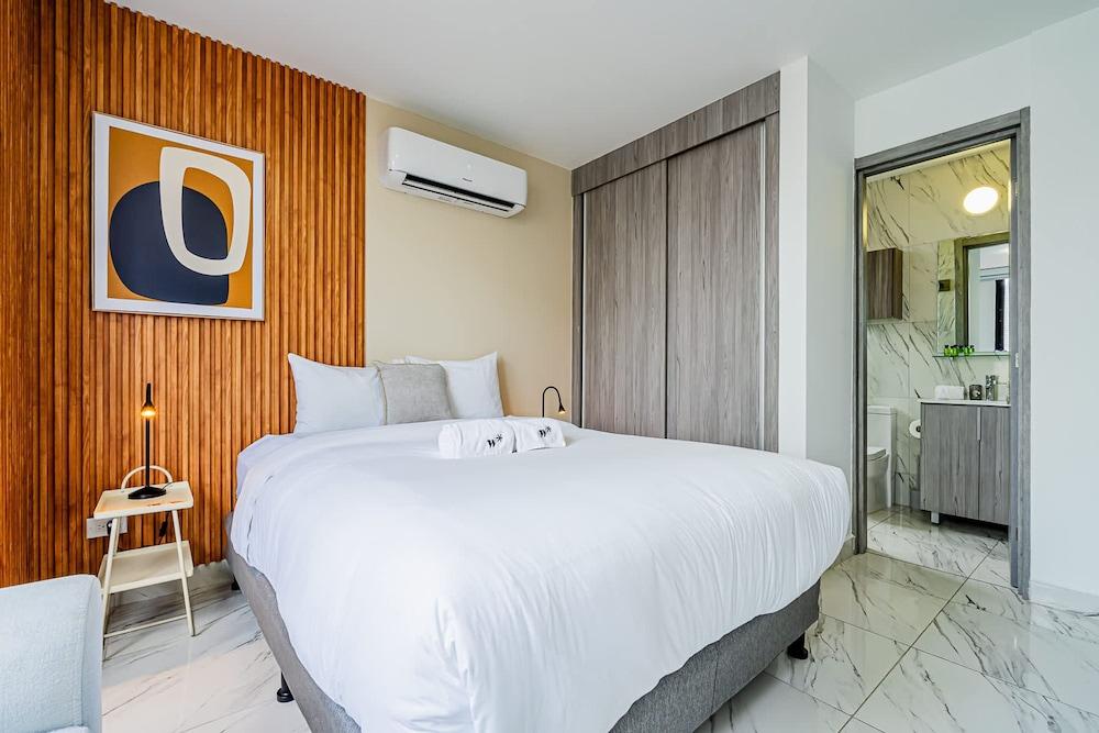 w Sophisticated 1BR w High-rise View in Calle 50