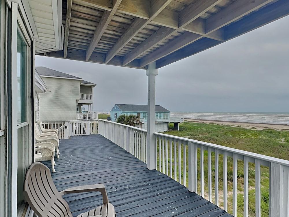 Whispering Sands Beachfront by Ryson Vacation Rentals