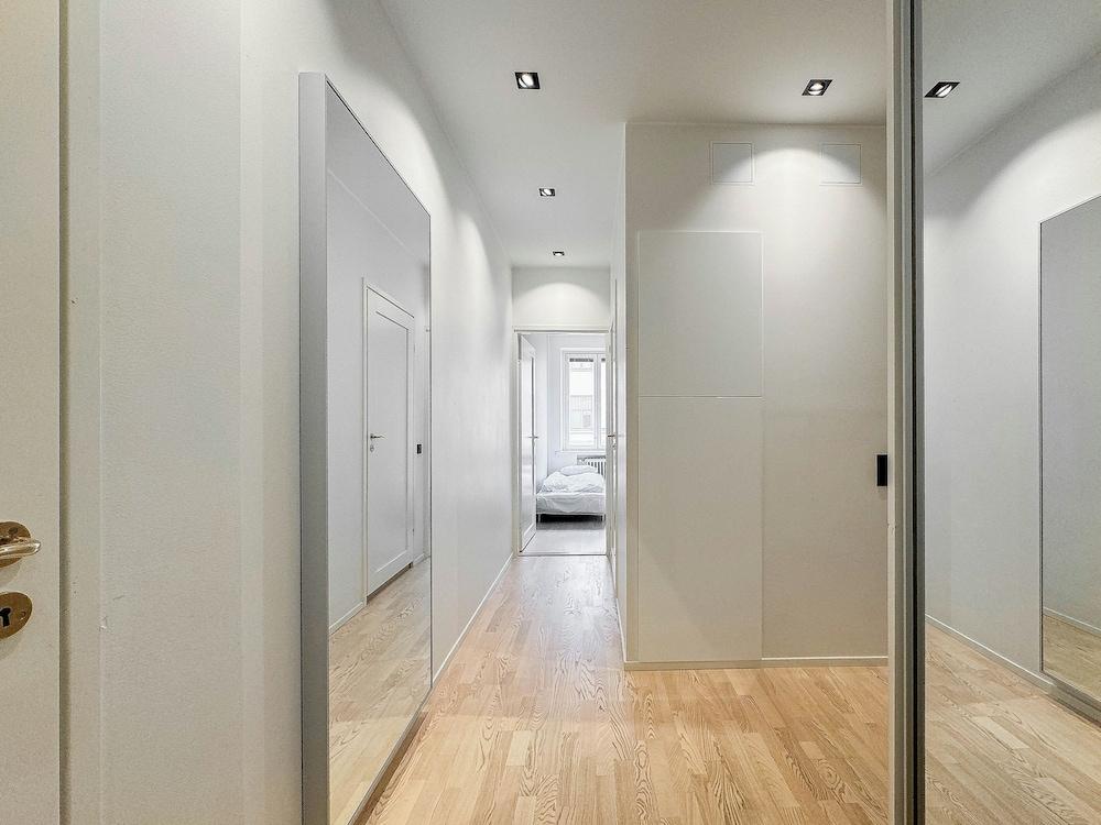 Stylish Downtown 2BR Flat with Sauna and Work Area