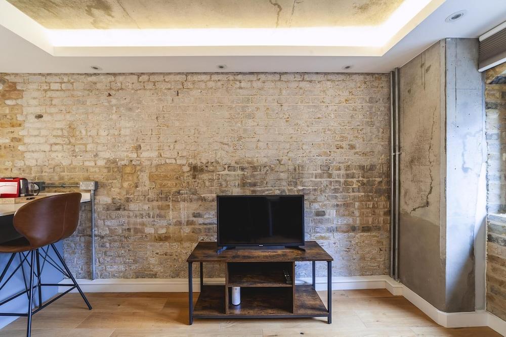 Industrial-chic Flat Near Tower Bridge