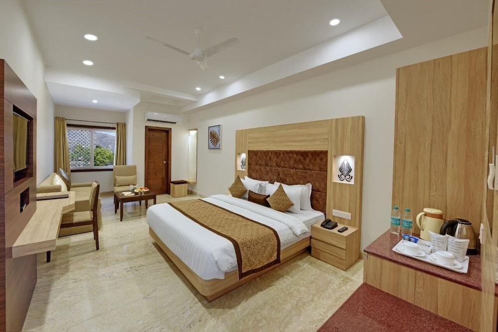 HOTEL CHERRYWOOD - Crafted for Comfort